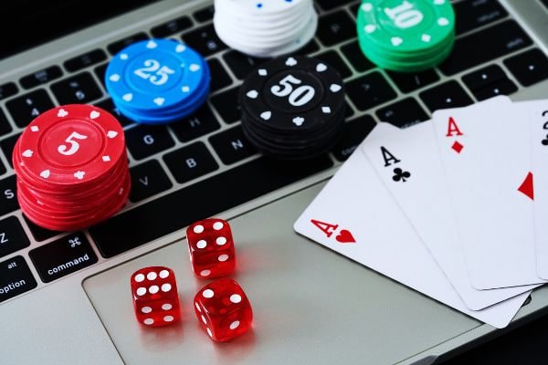 Roda roulette live dalam studio pragmatic88 dengan dealer dan statistik putaran